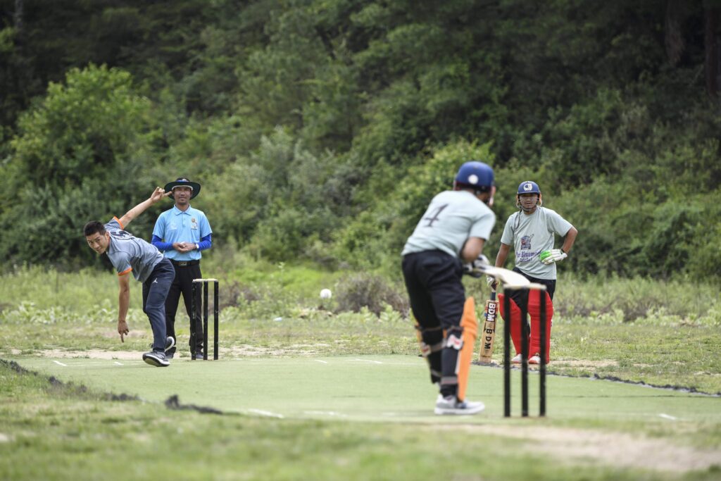 Paro Bluemoon started off brilliantly getting Knights opener Pasa Wangdi leg before wicket (LBW) from the second ball of the first over. Captain Suprit joined Pasa back in the pavilion after getting bowled out by Pema Wangchuk at a total score of 25.   Thimphu Knight kept losing wickets on a regular basis as they saw themselves struggling at 83 for the loss of 7 wickets before Suman Pradhan (25 runs not out) and Kinley Penjor (19 runs) added some crucial runs (30 runs partnership) to close the gap before losing Kinley to Hritesh Barman. 